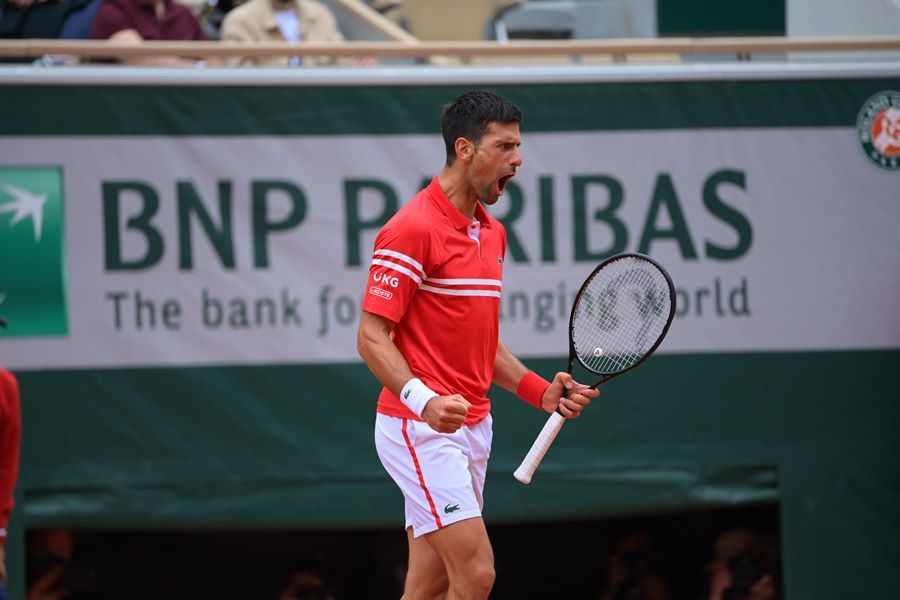 Djokovic lấy vé vòng 4 dễ như đi dạo