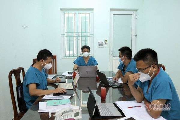 Bác sĩ quân y sáng tạo bệnh án điện tử cho Bệnh viện dã chiến điều trị Covid-19
