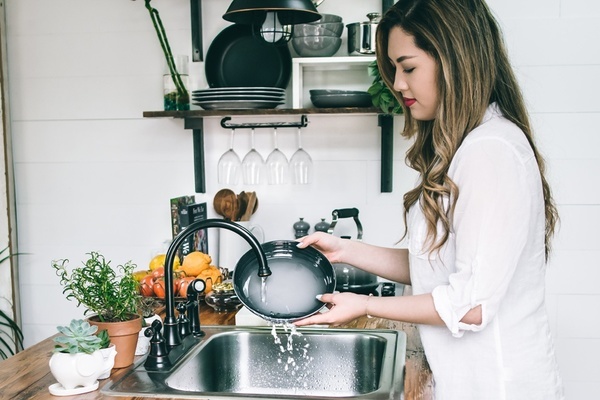 Chán nản với cuộc sống hôn nhân trong mùa dịch