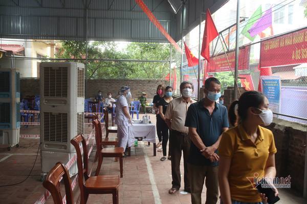 Sáng nay, hơn nghìn cử tri đi bầu cử lại ở huyện Mê Linh