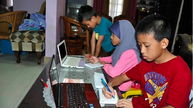 Tất cả trường học ở Malaysia dạy trực tuyến trong học kỳ mới