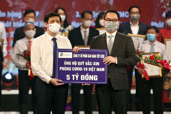 Giao Hàng Tiết Kiệm góp 5 tỷ đồng vào Quỹ vắc xin phòng chống Covid-19