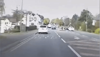 Kẻ buôn ma tuý dùng BMW thoát thân, cảnh sát truy đuổi như phim