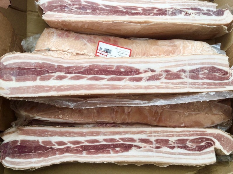 Thịt heo chỉ hơn 50.000 đồng/kg vẫn ồ ạt nhập về Việt Nam