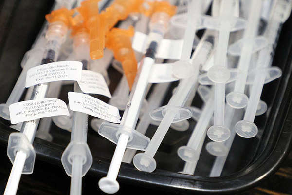 Hơn 100 cựu lãnh đạo thế giới kêu gọi G7 trả tiền vắc xin Covid-19