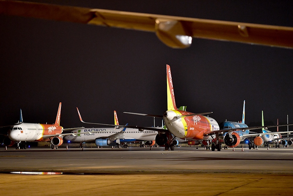 Khách giảm sốc, hàng loạt máy bay nằm