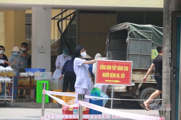 Phong tỏa Bệnh viện Bắc Thăng Long vì người phụ nữ bán rau dương tính nCov