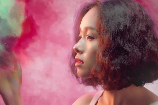 Hoàng Quyên ra MV mới 'Xin cho hôm nay trôi đi'