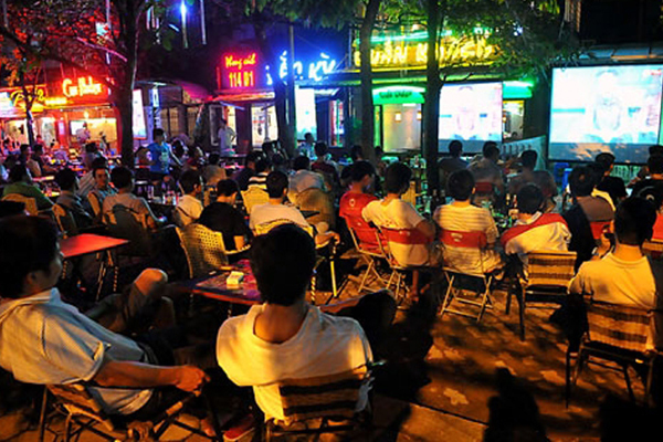 Bộ Y tế yêu cầu không tụ tập xem trận đấu Tuyển Việt Nam - Indonesia tối nay