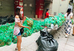 Người phụ nữ mua 2 tấn vải Bắc Giang tặng bà con tổ dân phố