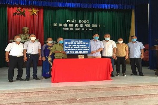 Một gia đình ở Hải Dương tặng 4,5 tỷ đồng cho quỹ vắc xin