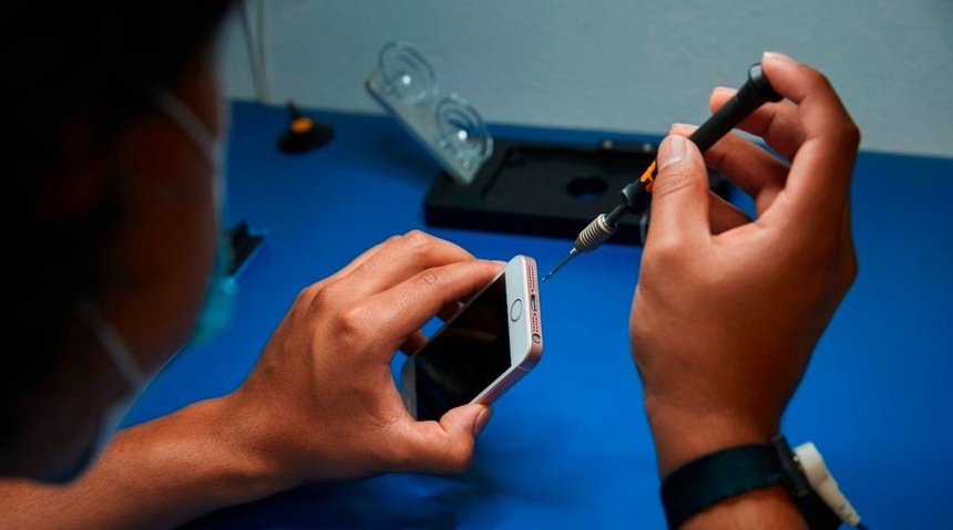 Đi sửa iPhone, nữ sinh bị đăng ảnh ‘nóng’ lên mạng