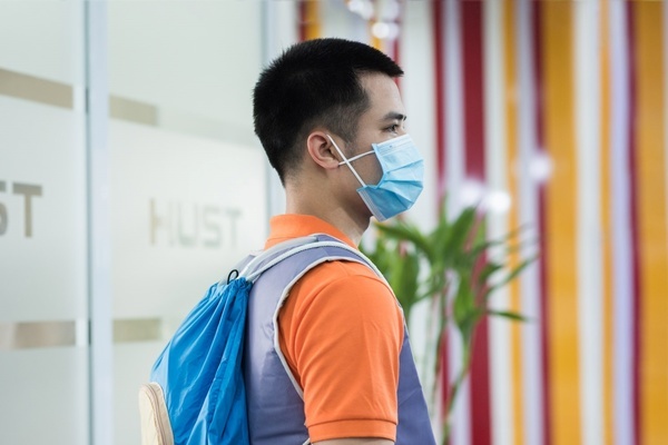 Vietnamese students design 'cooling vest' for frontline health workers