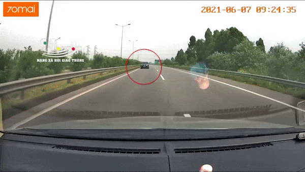 Xe con bất chấp nguy hiểm đi ngược chiều trên cao tốc Nội Bài – Lào Cai