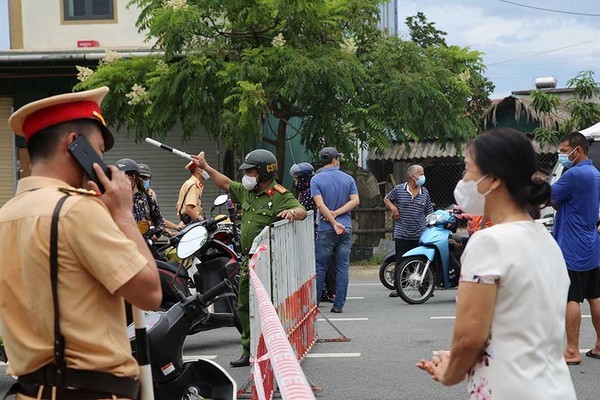 Thành phố Hà Tĩnh vắng lặng, hơn 100.000 người thực hiện cách ly xã hội