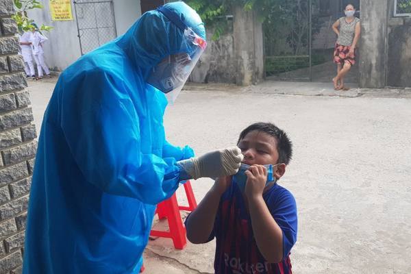 Ba mẹ con ở Hà Tĩnh dương tính với nCoV