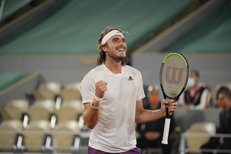 Tiễn Medvedev về nước, Tsitsipas vào bán kết Pháp mở rộng