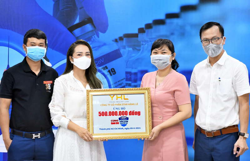 Star Hằng Lê góp 500 triệu đồng vào Quỹ vắc xin phòng chống Covid-19