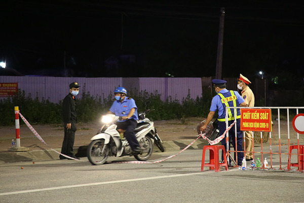 Vợ chồng làm lây lan dịch thấy áy náy, hứa hỗ trợ Hà Tĩnh xe cứu thương