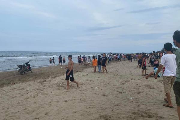 Hai em nhỏ ở Thanh Hóa chết đuối khi tắm biển