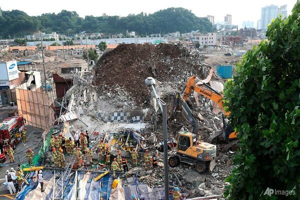 Nhà cao tầng đổ sập ở Hàn Quốc, nhiều người thiệt mạng