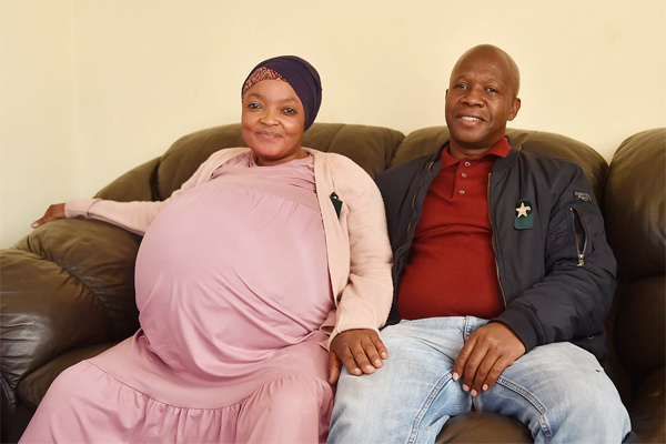 Ca sinh 10 đầu tiên trên thế giới