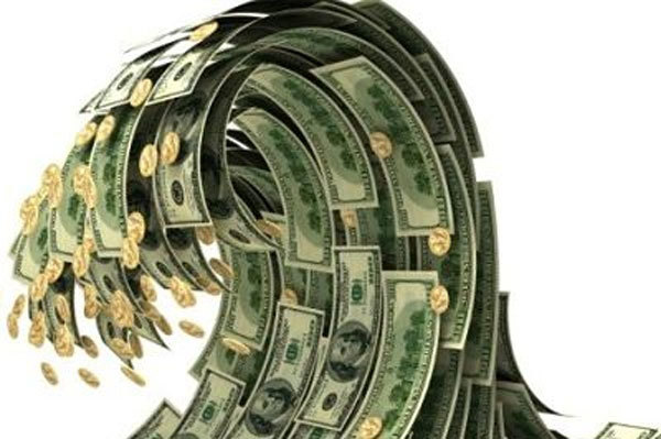 Sóng lớn tiền nhiều, sếp lớn hưởng lợi kép khoản thưởng trăm tỷ