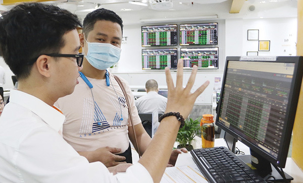 Solutions urged after repeated downtime at congested Ho Chi Minh Stock Exchange