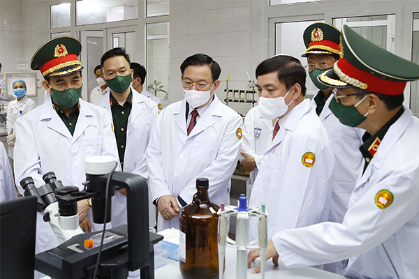 Chủ tịch Quốc hội yêu cầu đẩy nhanh tiến độ sản xuất vắc xin Nanocovax