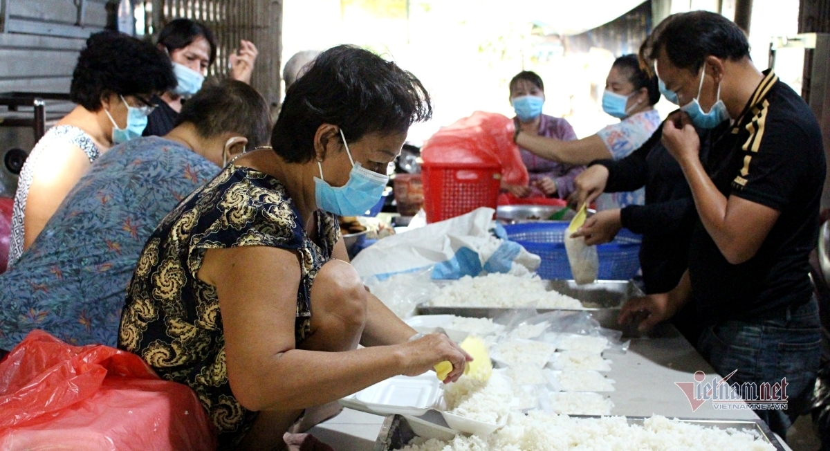 'Cầu câu cơm Thạch Sanh' độc nhất vô nhị của 2 cụ bà Sài Gòn