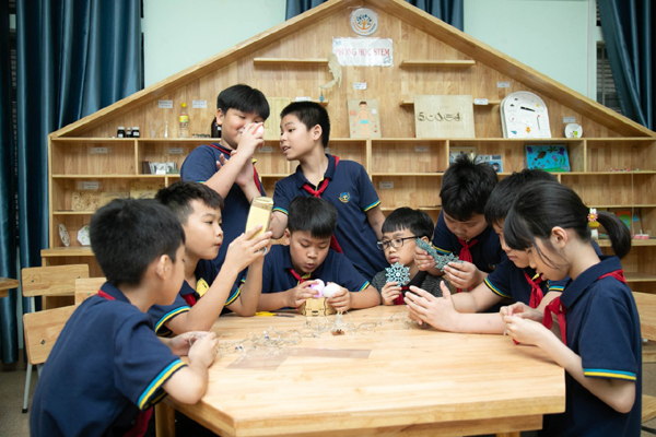 Đẩy mạnh giáo dục STEM, truyền cảm hứng học tập tại Oxford Hà Nội