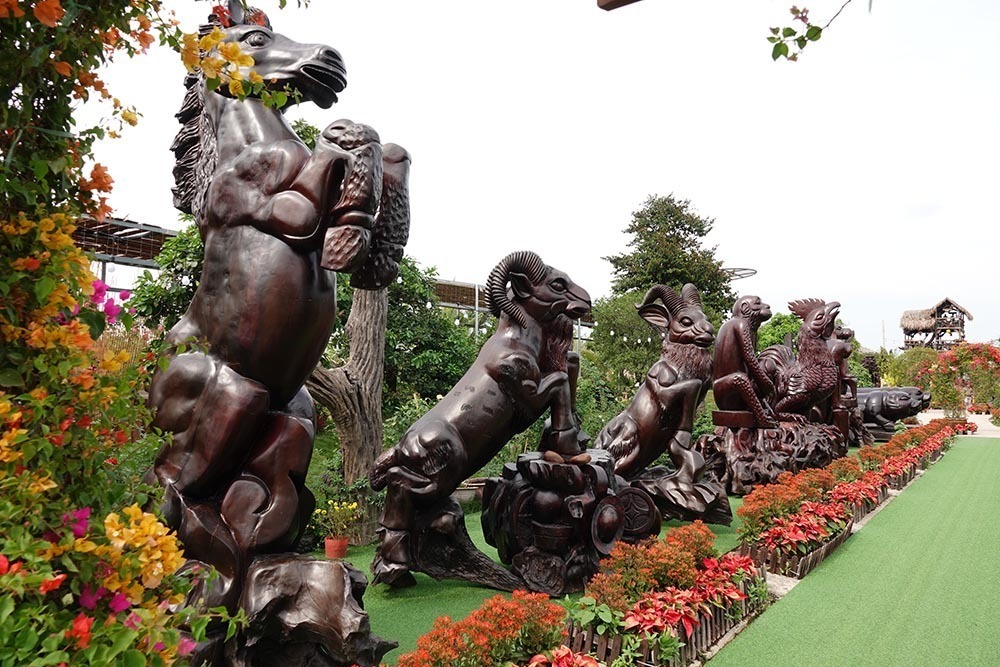 Shirts made of leaves of 200-year-old tree in Ha Tinh