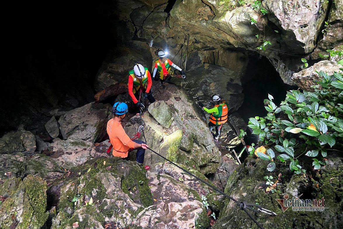 Hang động 1.000 khối thạch nhũ đẹp nhất Phong Nha - Kẻ Bàng