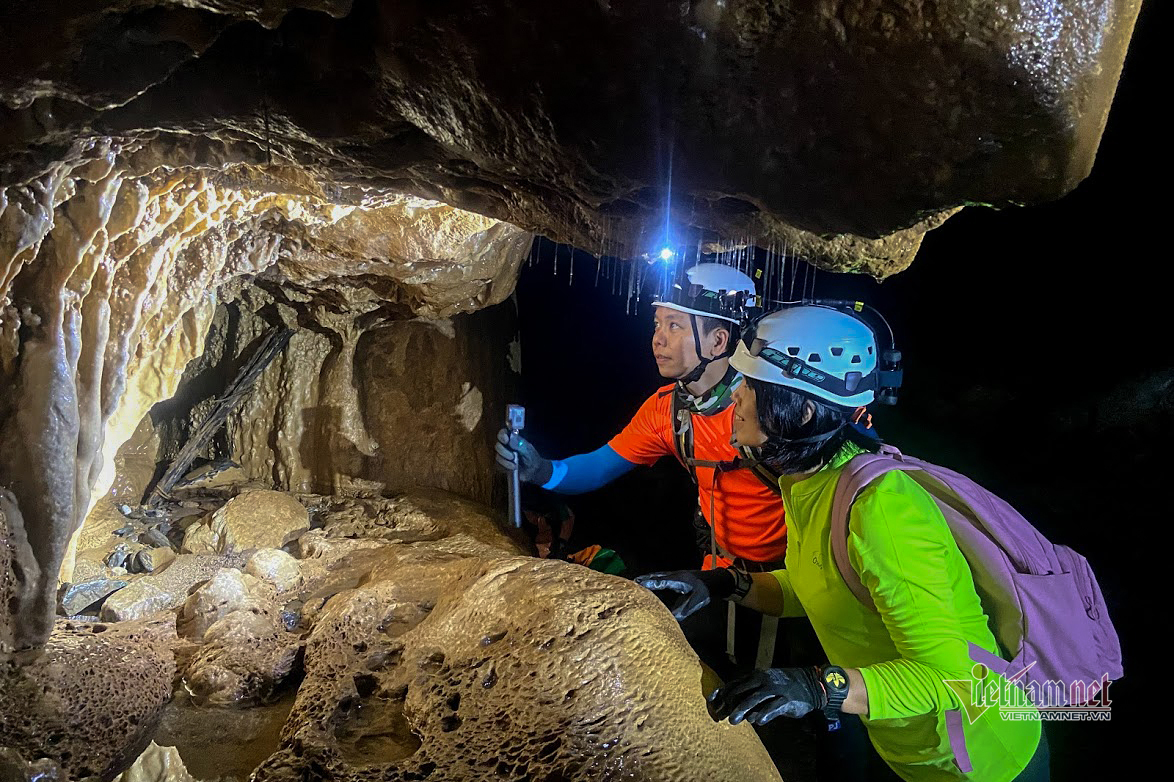 Hang động 1.000 khối thạch nhũ đẹp nhất Phong Nha - Kẻ Bàng