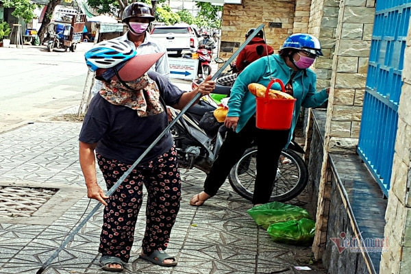 'Cầu câu cơm Thạch Sanh' độc nhất vô nhị của 2 cụ bà Sài Gòn