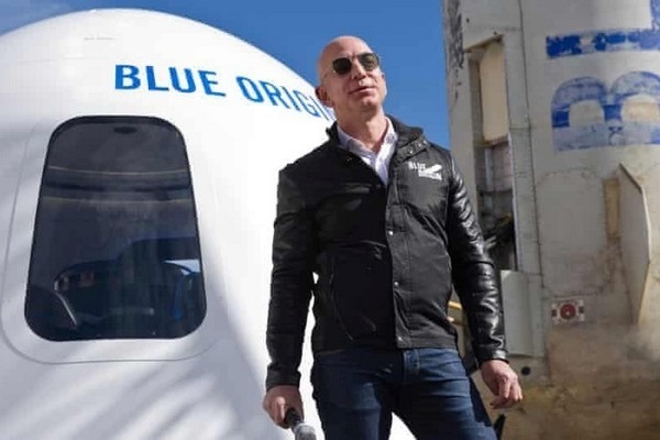 Jeff Bezos đối mặt rủi ro gì khi bay vào vũ trụ?