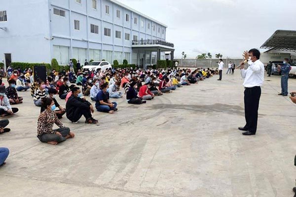 Lợi dụng hỗn loạn lúc xét nghiệm, 11 người mắc Covid-19 bỏ trốn ở Campuchia