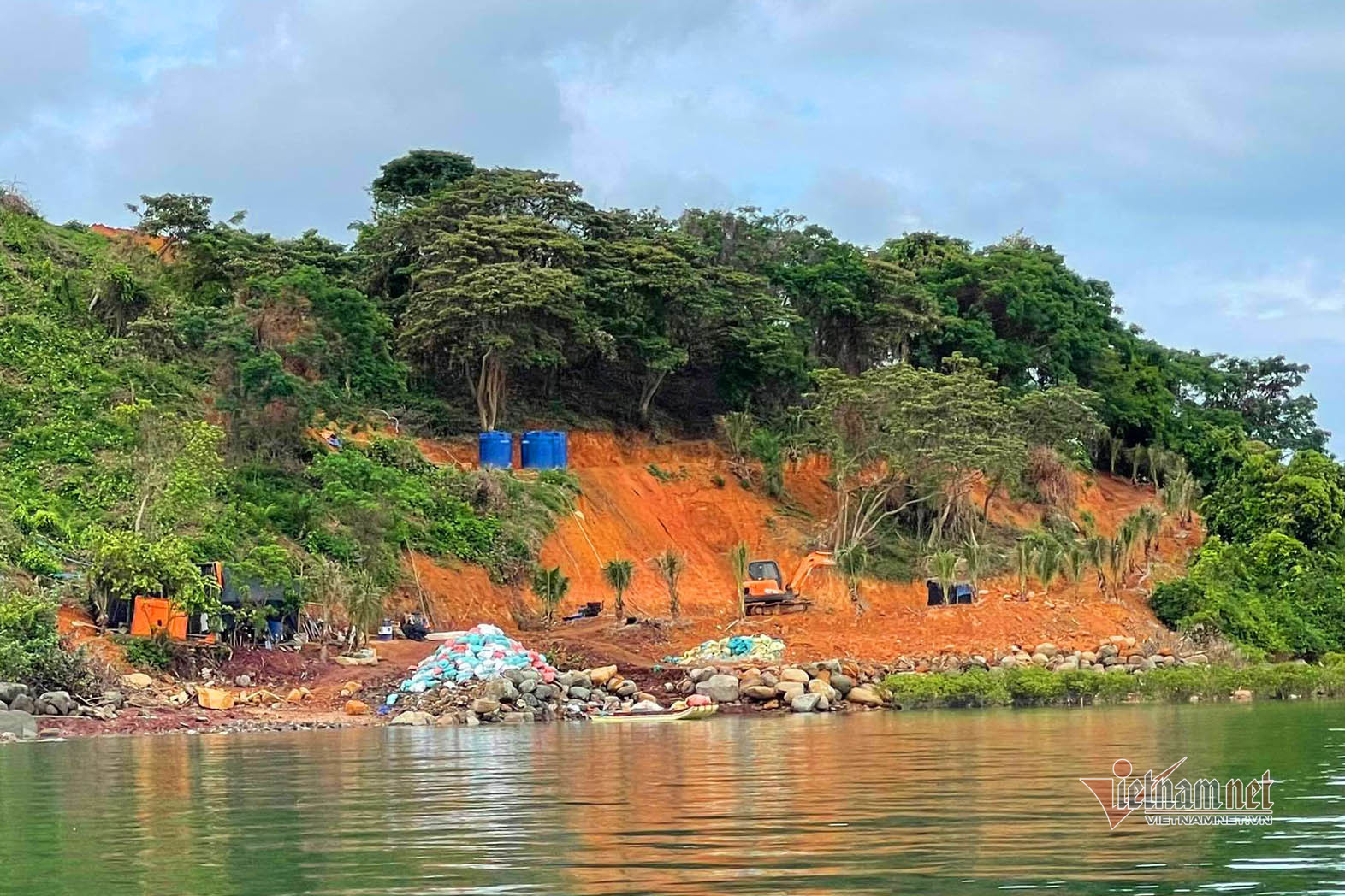 Đảo nguyên sinh ở biên giới Quảng Ninh bị cạo trọc
