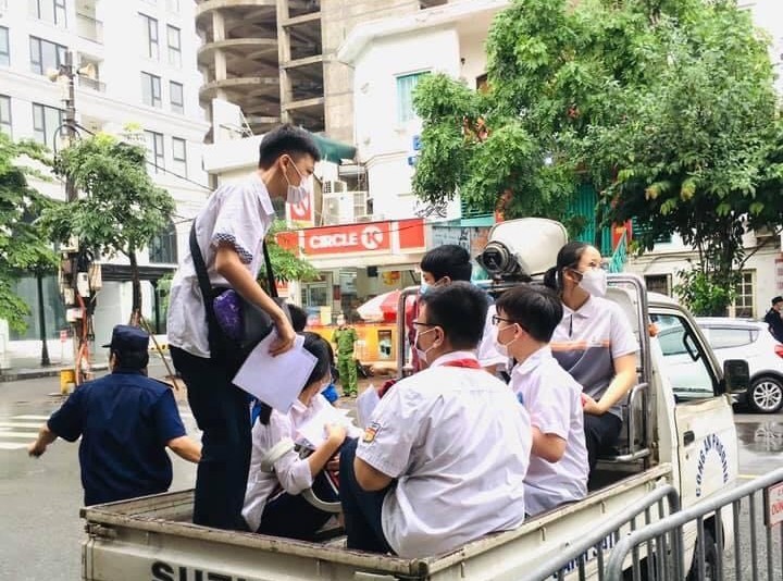 Nhiều thí sinh nhầm địa điểm trong ngày đầu tiên thi vào lớp 10