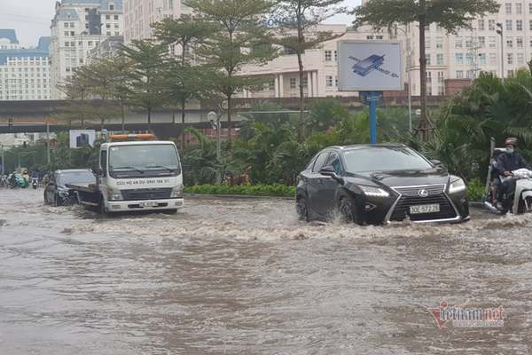 Bão số 2 áp sát: 5 tỉnh cấm biển, Hà Nội lập phương án ứng phó ngập úng