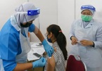 Malaysia đẩy mạnh tiêm chủng, Nga thử nghiệm vắc xin Covid-19 dạng xịt