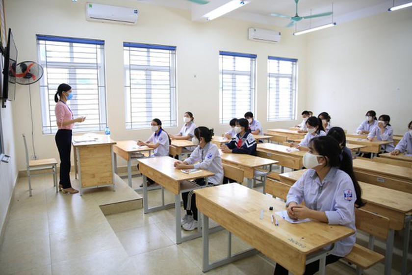 Over 93,000 students enter 10th grade entrance exam in Hanoi