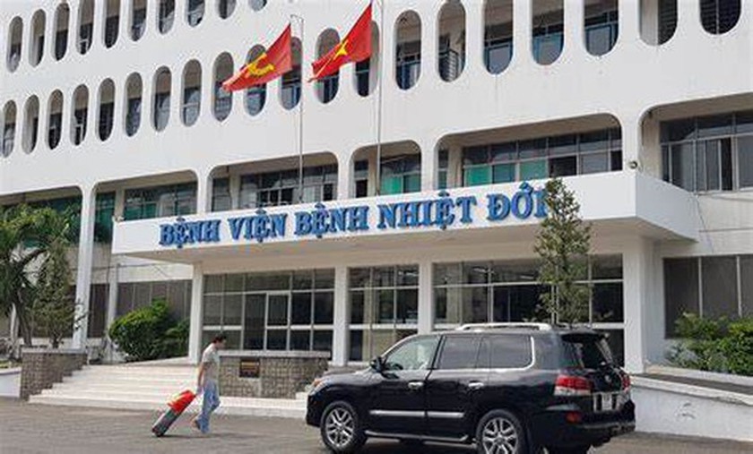 Temporary blockade imposed on HCMC Hospital for Tropical Diseases