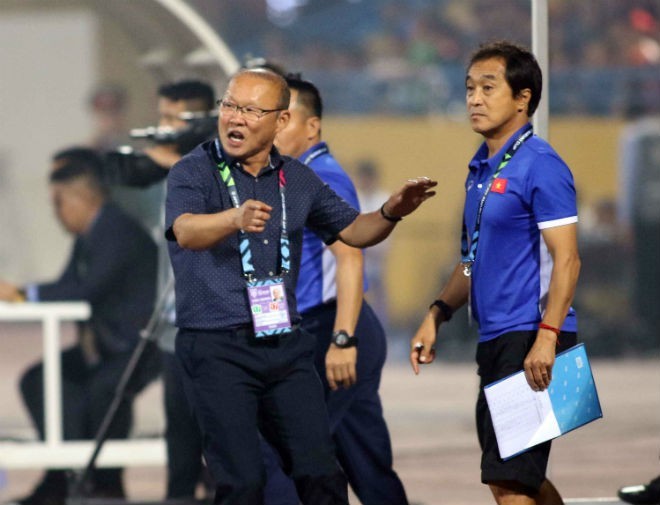 V-League 2021: Dừng hay đá, cần được quyết sớm