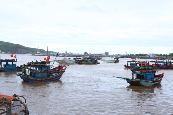 Hai ngư dân Thanh Hóa mất tích trên đường vào bờ tránh bão số 2