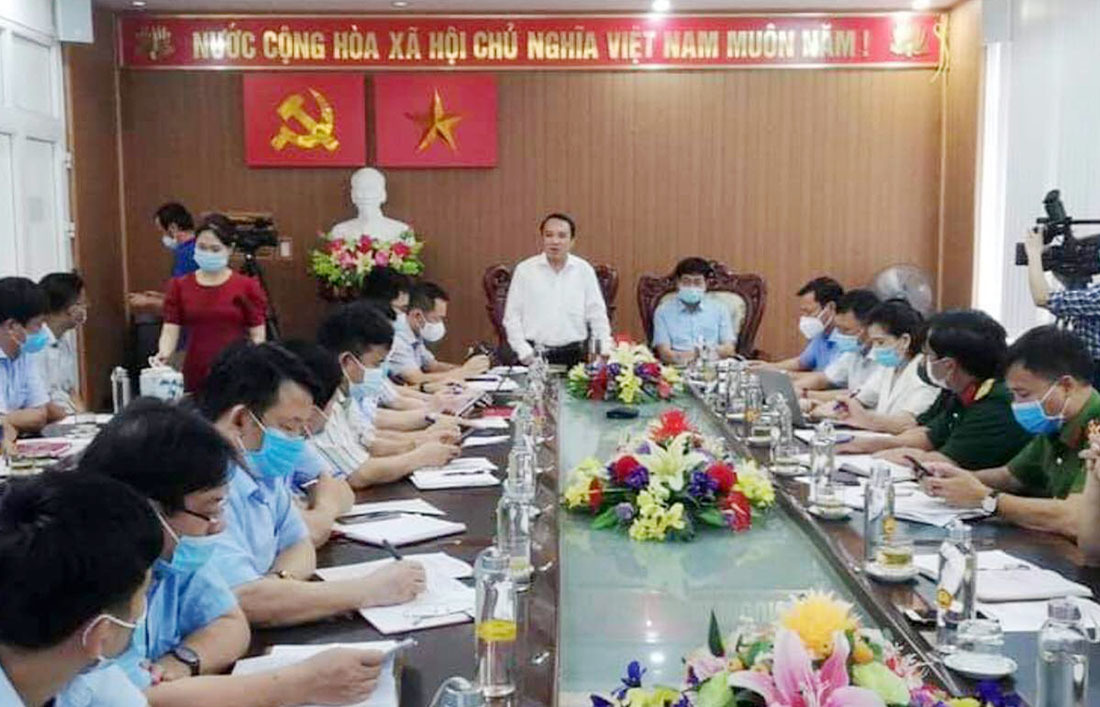 Người cắt tóc dương tính nCoV, Nghệ An họp khẩn