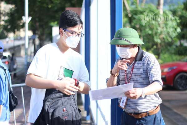 Lời giải đề môn Toán vào lớp 10 chuyên Tin của Hà Nội năm 2021