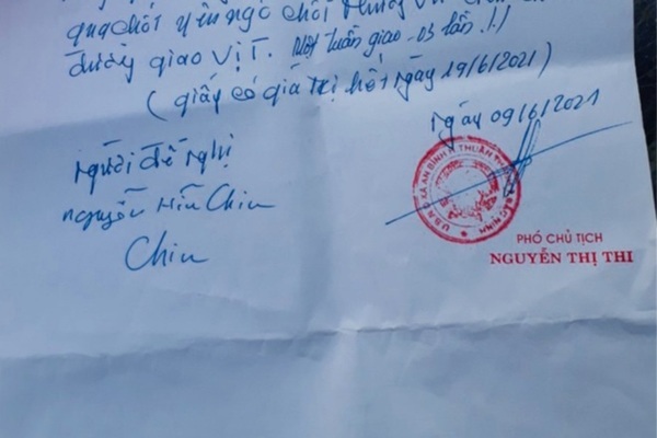 Bắc Ninh: Đình chỉ chủ tịch xã ký giấy cho dân đi chợ trong vùng dịch