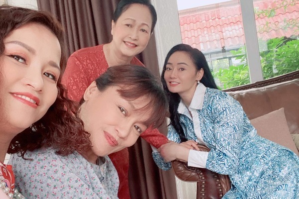 Những hình ảnh không có trên phim 'Hương vị tình thân'