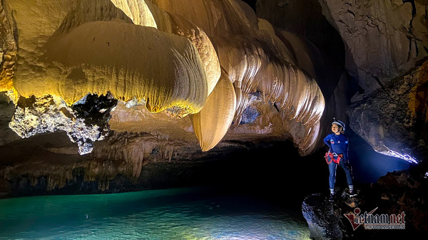 Beautiful caves with thousands of stalactites in Phong Nha - Ke Bang